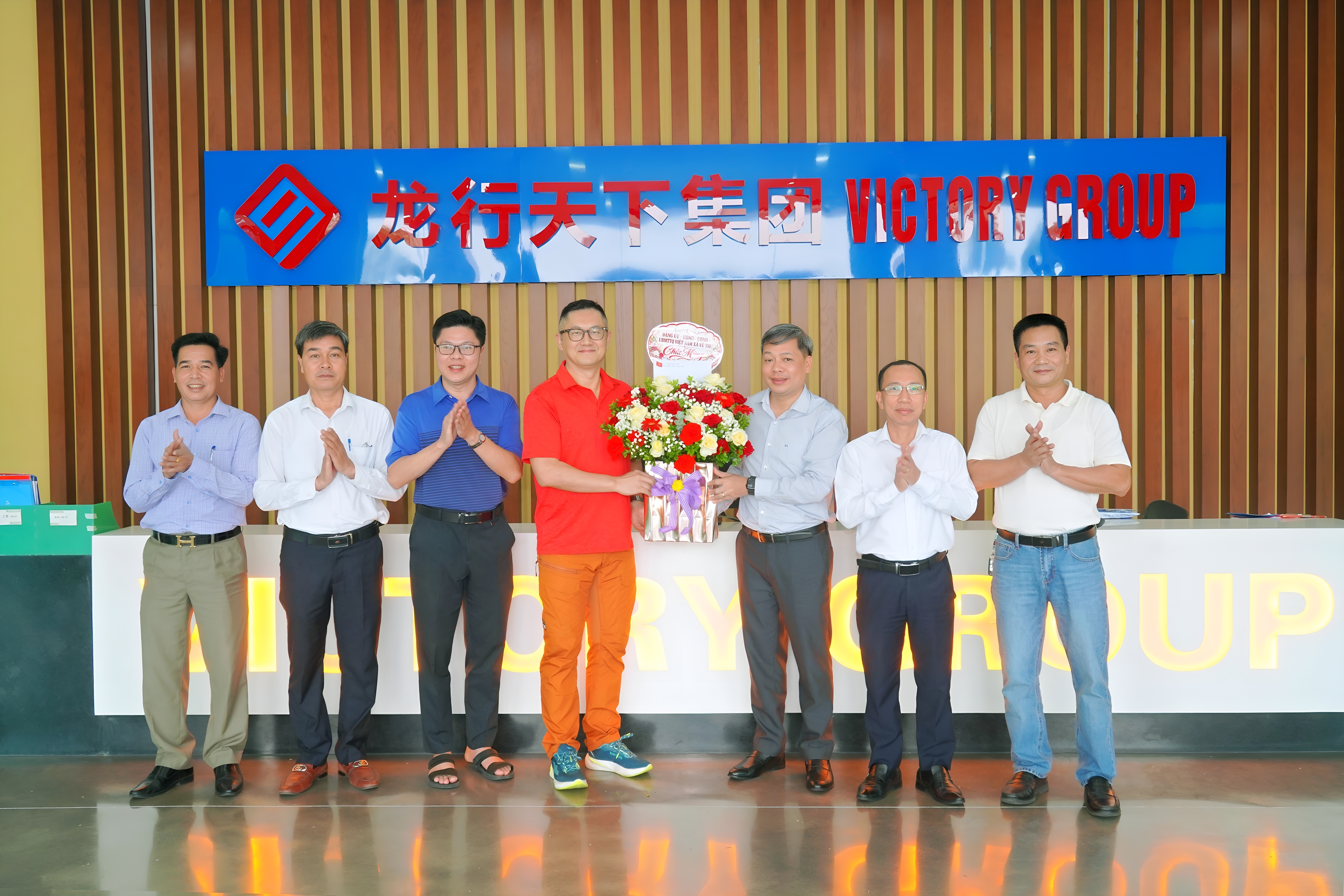 🇻🇳 LÃNH ĐẠO XÃ VŨ THƯ THĂM, CHÚC MỪNG CÁC DOANH NGHIỆP NHÂN NGÀY DOANH NHÂN VIỆT NAM 